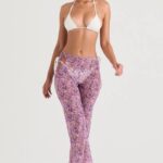 衣類 House of CB ケアラ バイオレット フローラル カットアウト パンツ 0N8J929
