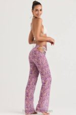 衣類 House of CB ケアラ バイオレット フローラル カットアウト パンツ 0N8J929 - Image 5