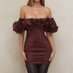 衣類 House of CB セレナ レーズン サテン フリル ストラップレス ドレス 0N8J590
