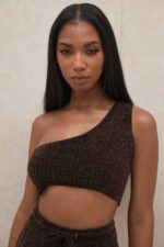 衣類 House of CB チャーリー チョコレート シェニール ワンショルダー クロップトップ 0N8J782 - Image 7