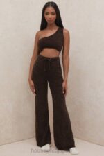 衣類 House of CB チャーリー チョコレート シェニール ワンショルダー クロップトップ 0N8J782 - Image 9