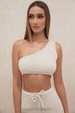 衣類 House of CB チャーリークリームシェニールワンショルダークロップトップ 0N8J781 - Image 13