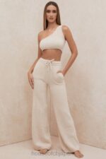 衣類 House of CB チャーリークリームシェニールワンショルダークロップトップ 0N8J781 - Image 14