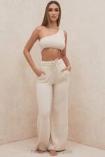 衣類 House of CB チャーリークリームシェニールワンショルダークロップトップ 0N8J781 - Image 16