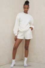 衣類 House of CB トミー オフホワイト オーバーサイズ クルーネック スウェットシャツ 0N8J799 - Image 10