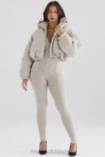 衣類 House of CB パスカル オパール ニット C シェイプ パファー ジャケット 0N8J1033 - Image 9