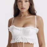 衣類 House of CB フェデリカ ホワイト ブロデリー アングレ ブラレット トップ 0N8J674