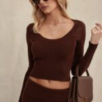 衣類 House of CB ラケル チョコレート カシミア ブレンド スクープ ネック トップ 0N8J653