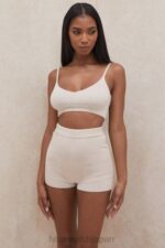 衣類 House of CB ロルナクリームふわふわニットクロップトップ 0N8J779 - Image 14