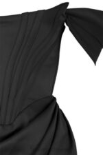 衣類 House of CB ロレッタ ブラック サテン オフショルダー ドレス 0N8J626 - Image 8
