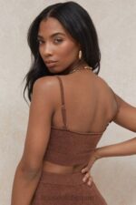 衣類 House of CB ローナチョコレートふわふわニットクロップトップ 0N8J778 - Image 3