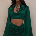 衣類 House of CB ヴァンドラ エメラルドグリーンのサテンバルーンスリーブトップ 0N8J772