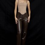 衣類 House of CB inaya チョコレートクロコストレッチヴィーガンレザーパンツ 0N8J954